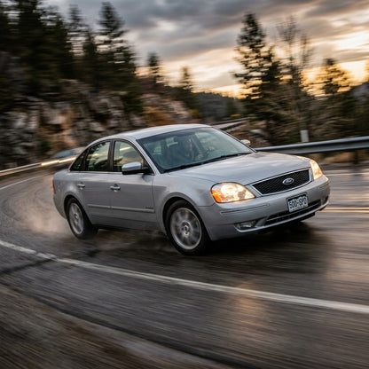 Action Shot: Ford Five Hundred Driving Fast