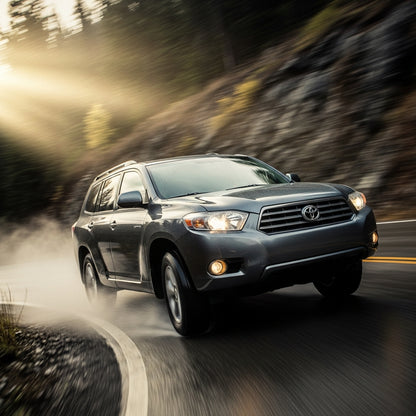 Action Shot: Toyota Highlander Driving Fast